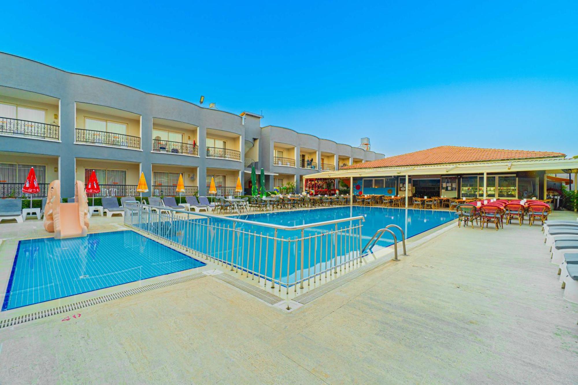 Sayanora Hotel Side Exterior photo