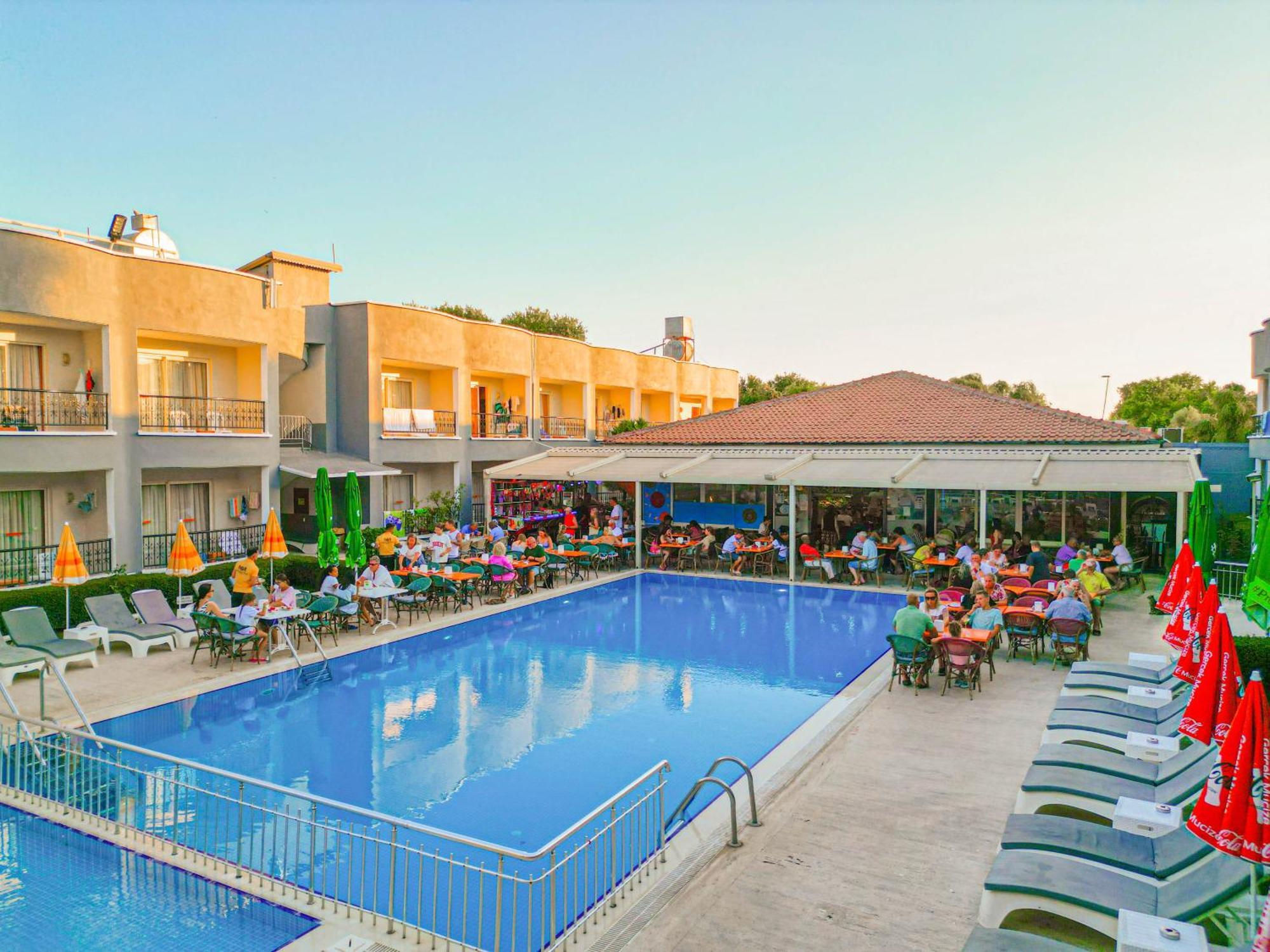 Sayanora Hotel Side Exterior photo