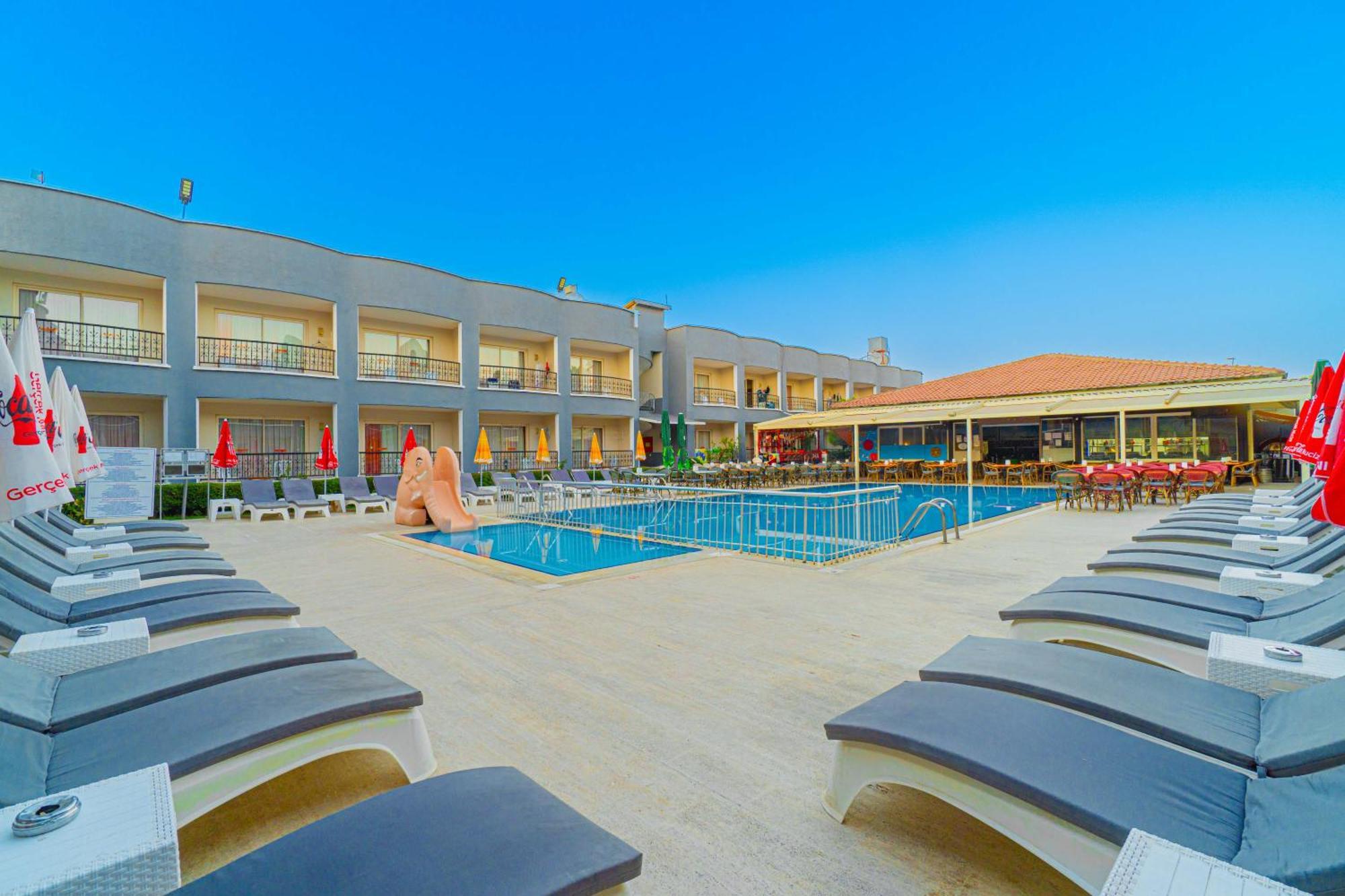 Sayanora Hotel Side Exterior photo