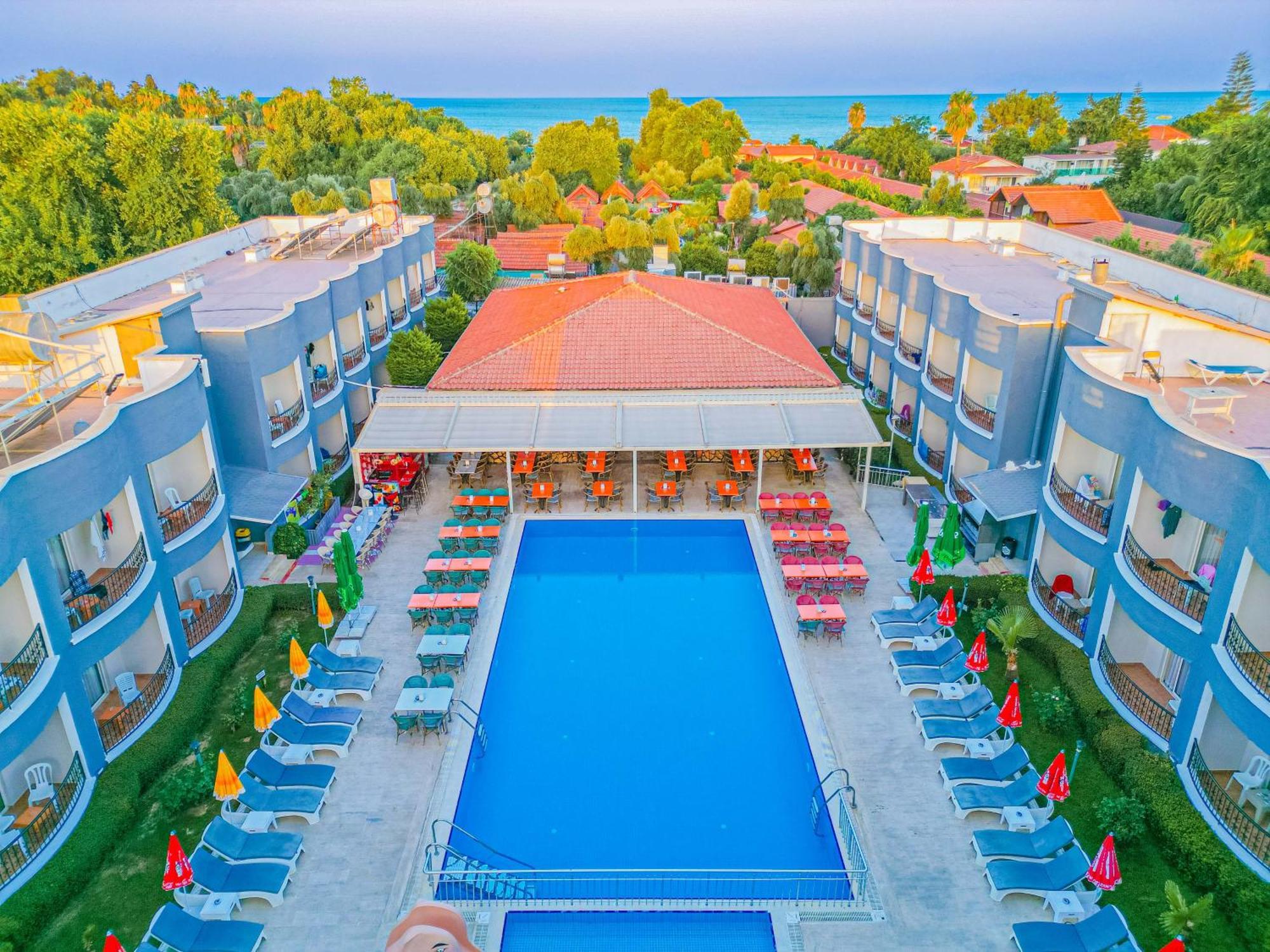 Sayanora Hotel Side Exterior photo