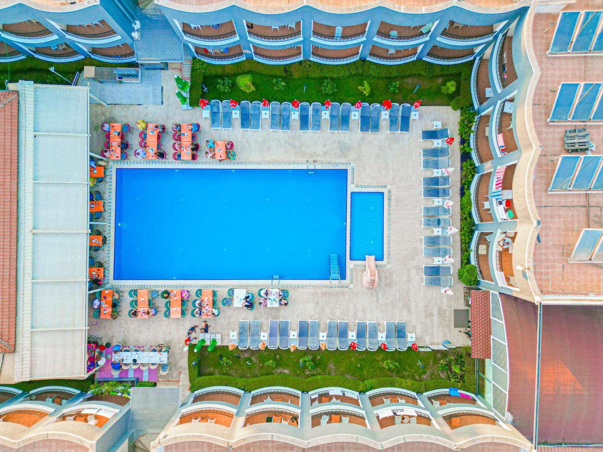 Sayanora Hotel Side Exterior photo
